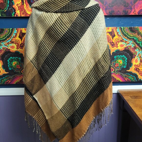 Collection Eighteen ~ ONE Size ~ Button Shawl Wrap ~ Excellent Condition - Picture 4 of 8